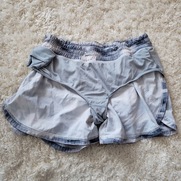 Athleta Athletic Shorts Running Workout Camouflage Camo gray white Womens Medium - Picture 7 of 7